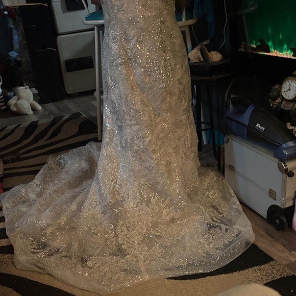 Elegant sequence wedding dress - Picture 6 of 8